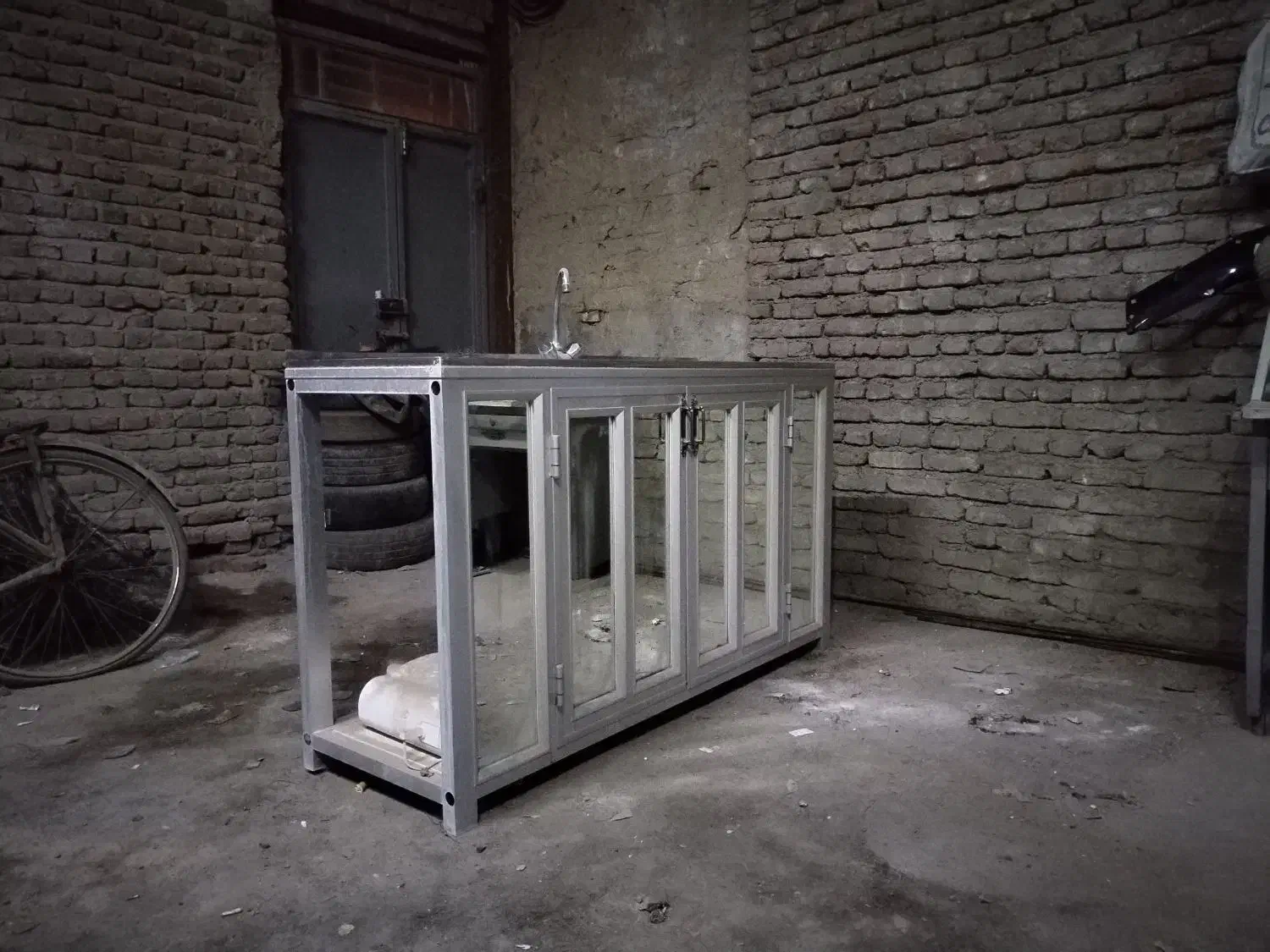 سینک و میز آلومینیومی و شیر و هود|آب‌چکان و نظم‌دهنده ظروف|آذرشهر, |دیوار