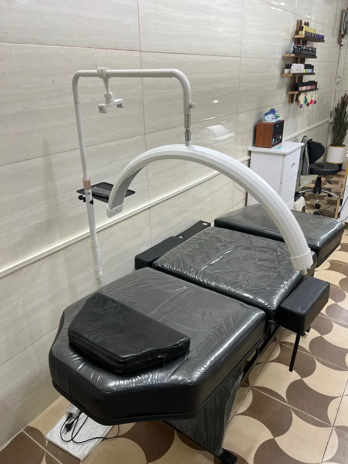 اجاره میز ناخن و تخت مژه در سالن زیبایی|خدمات آرایشگری و زیبایی|بندر انزلی, عباس آباد|دیوار