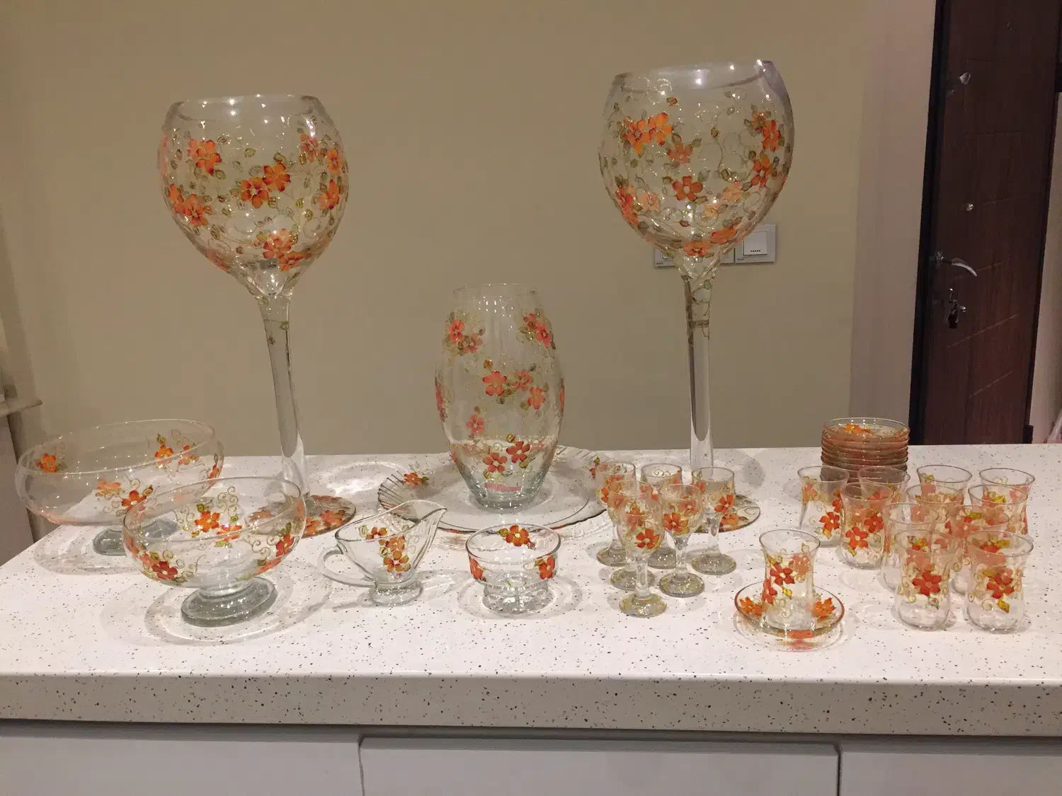 سرویس ۳۸ پارچه پذیرایی نقاشی دست پاشاباغچه و سوگا|ظروف سرو و پذیرایی|تهران, امانیه|دیوار