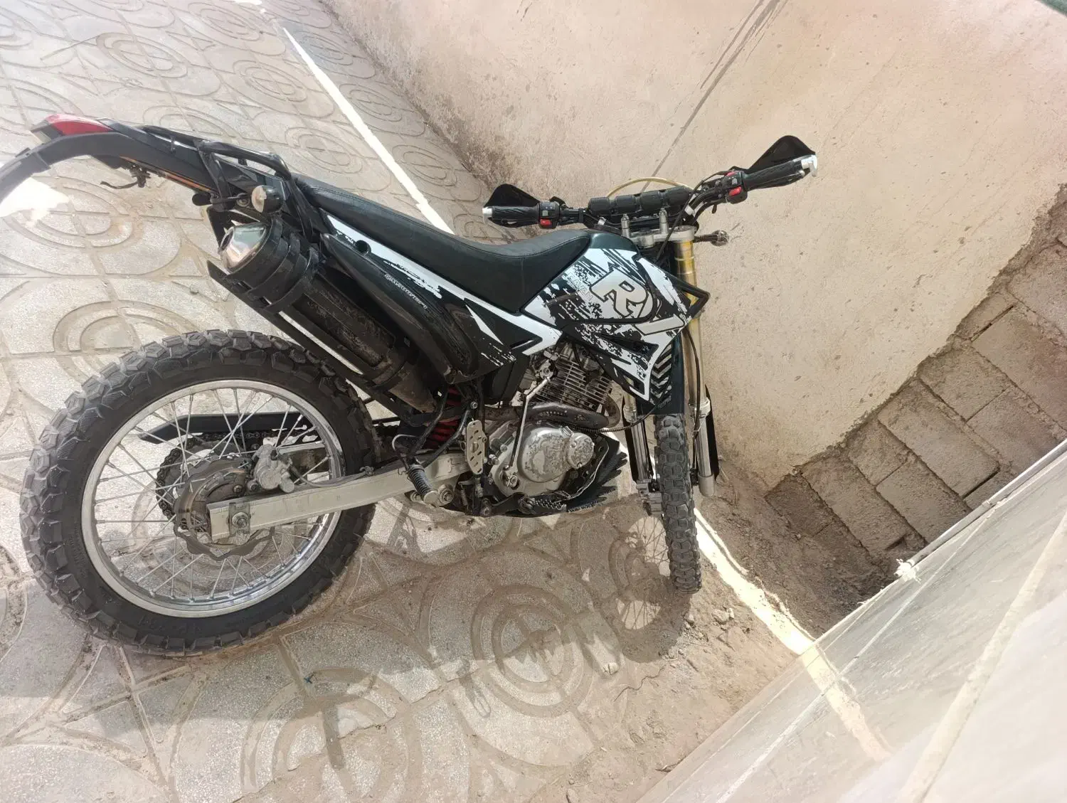 تریل روان|موتورسیکلت|بم, |دیوار