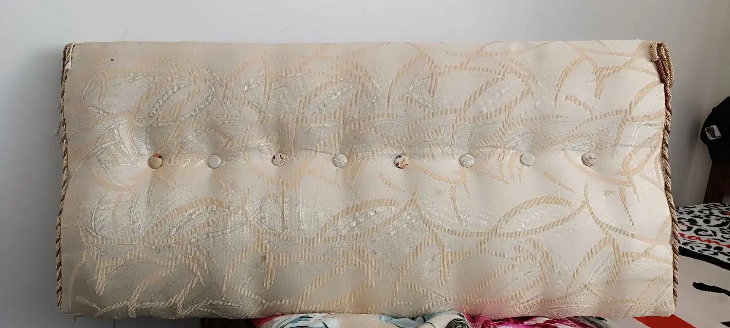 یک جفت پشتی|پشتی|اصفهان, توپخانه ارتش|دیوار