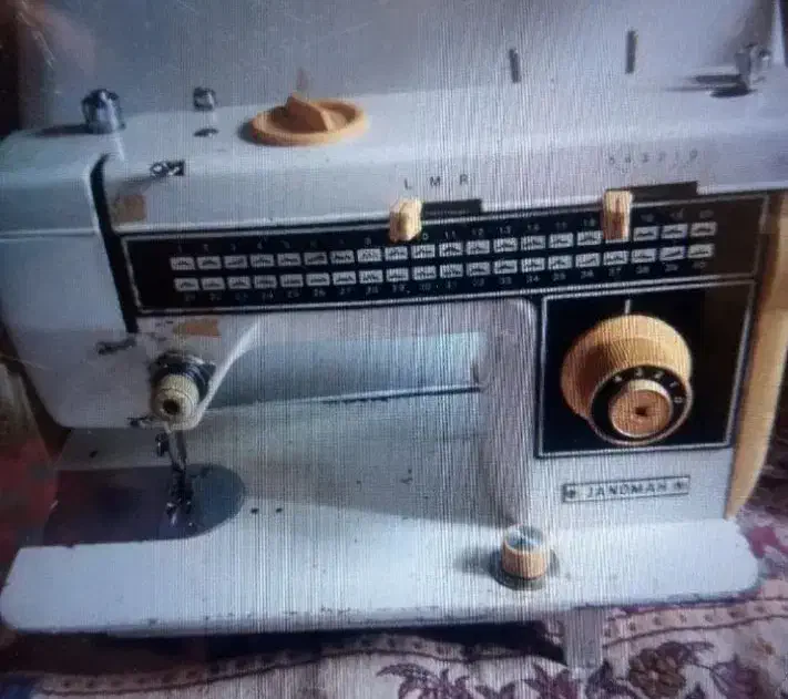 حراج یکم تعمیر میخواد|چرخ خیاطی و ریسندگی|ایرانشهر, |دیوار