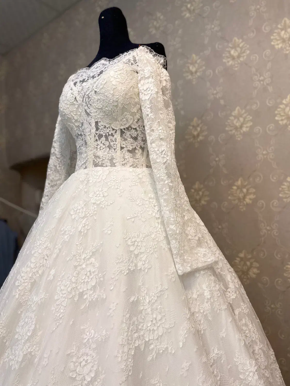 لباس عروس|لباس|رشت, بازار|دیوار