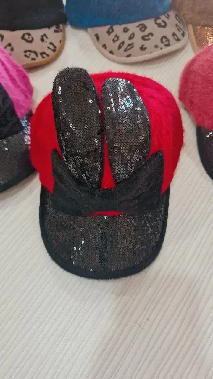 کلاه|لباس|حمیدیا, |دیوار