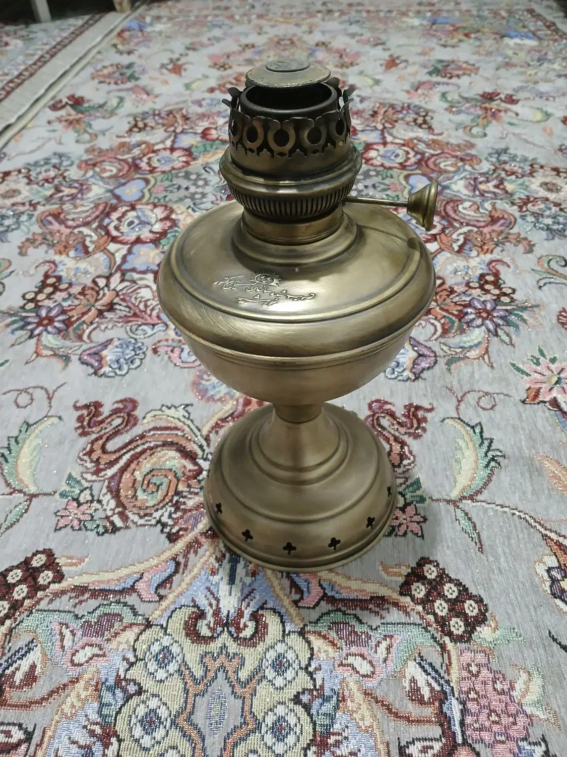 لمپا خورشید نشان|کلکسیون اشیاء عتیقه|گرگان, |دیوار