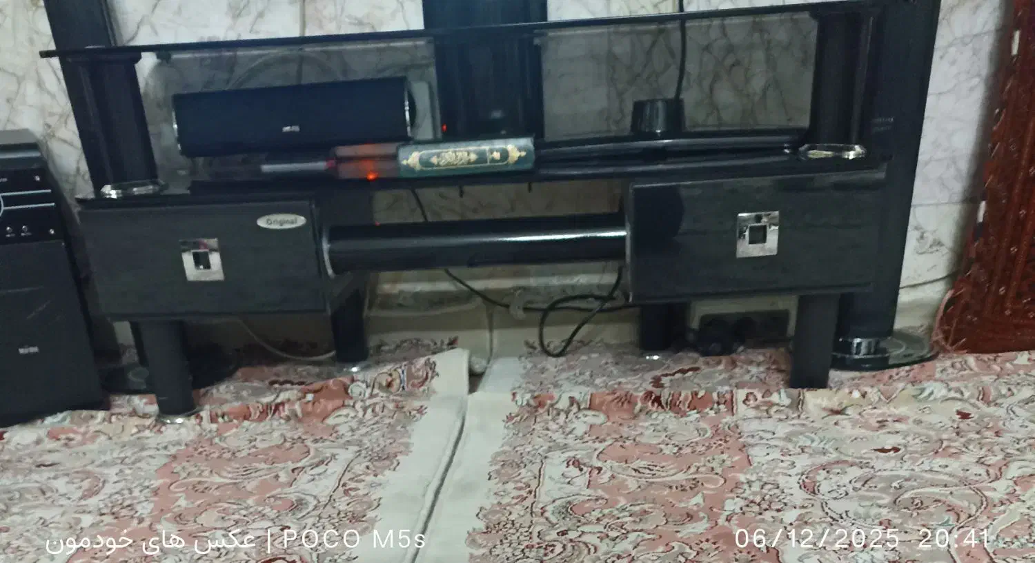 میز تلویزیون شیشه ای دو کشو با پایه دیواری|میز تلویزیون|مشهد, بهمن|دیوار