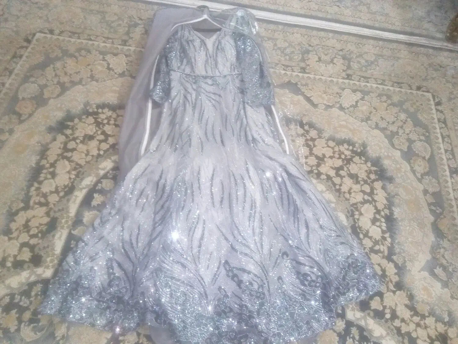 لباس مجلسی|لباس|ساری, |دیوار