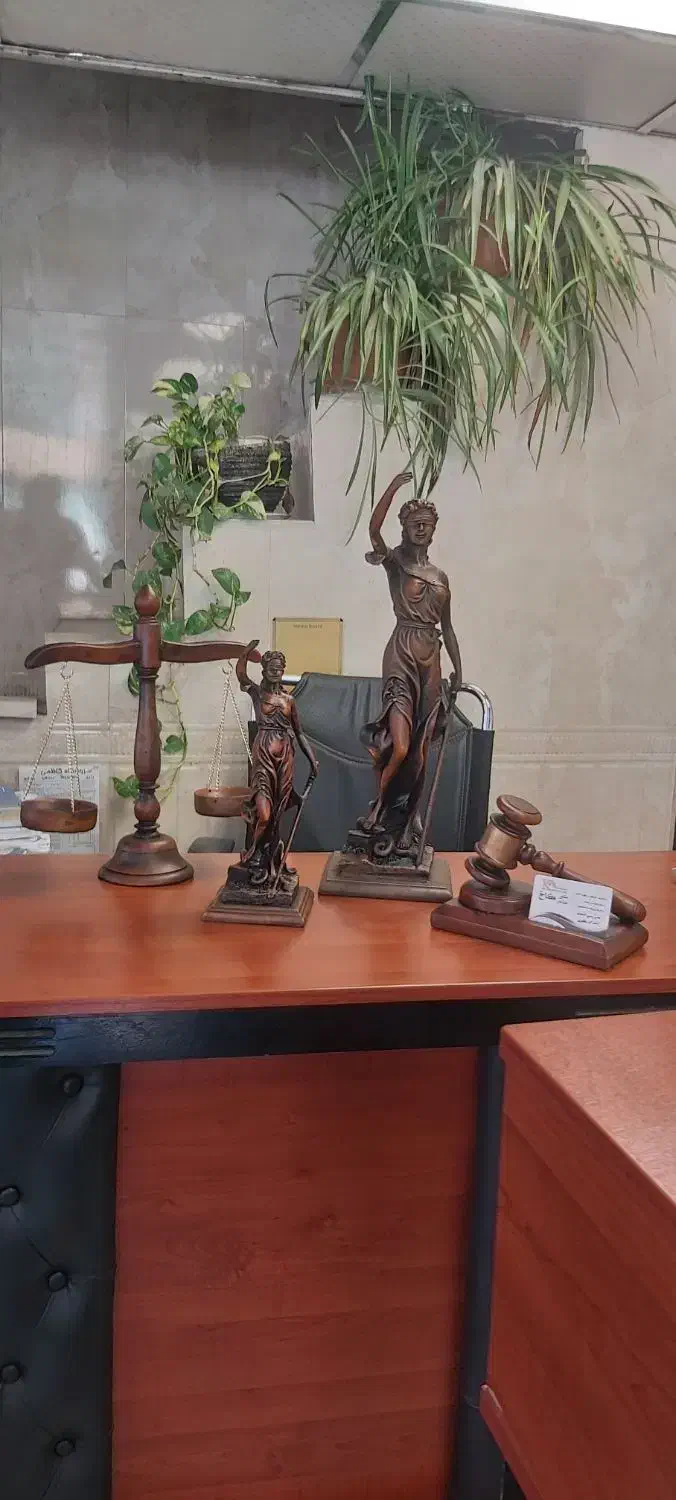 مجسمه دکوری چکش و ترازو عدالت وکیل و قاضی|مجسمه، تندیس، ماکت|تهران, بلوار کشاورز|دیوار