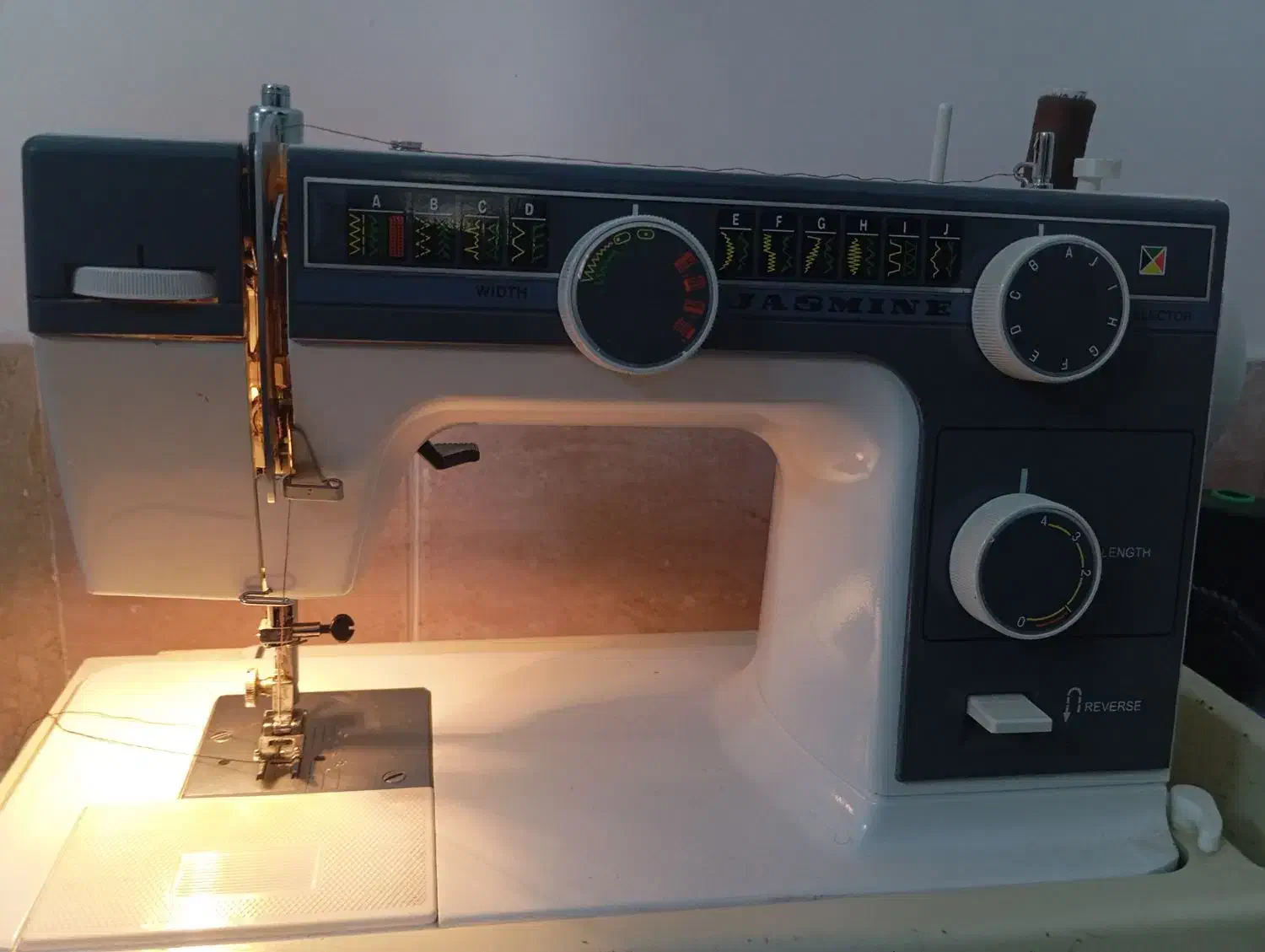 چرخ خیاطی سالم و خوب|چرخ خیاطی و ریسندگی|بهرمان, |دیوار