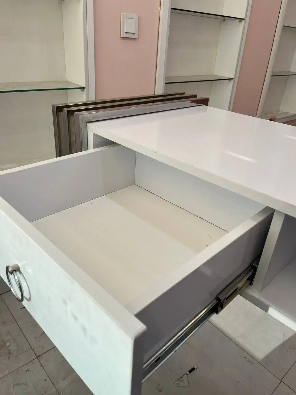 میز کار|آرایشگاه و سالنهای زیبایی|کرج, بنیاد|دیوار