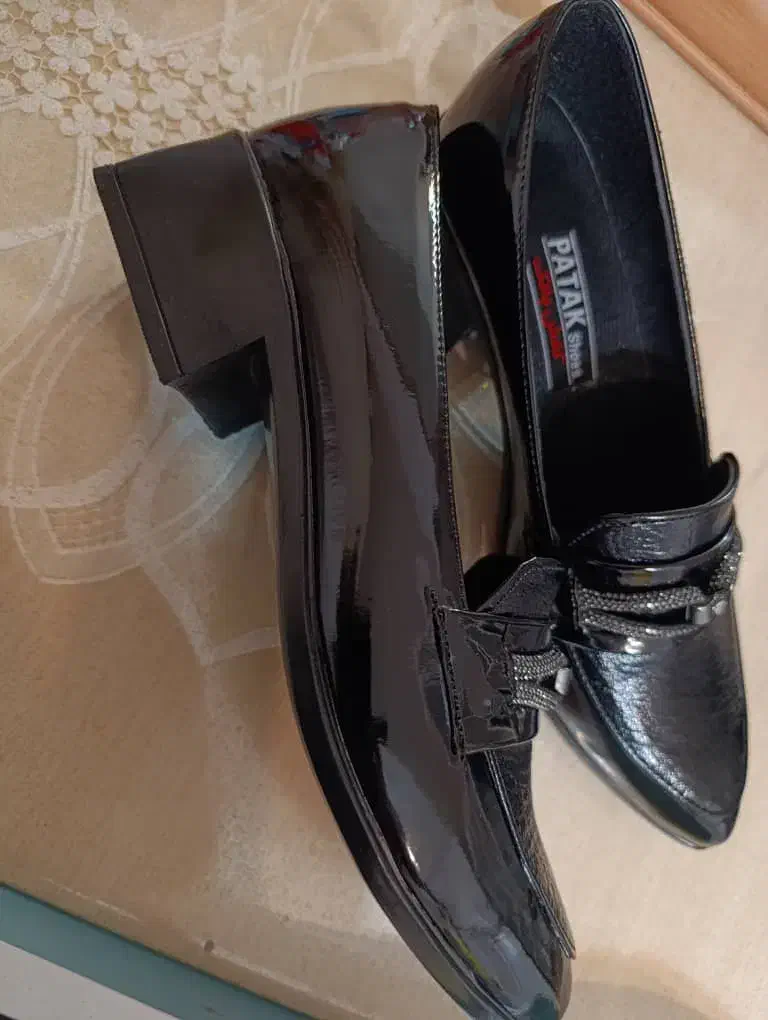 کفش راحتی|کیف، کفش، کمربند|خوی, |دیوار