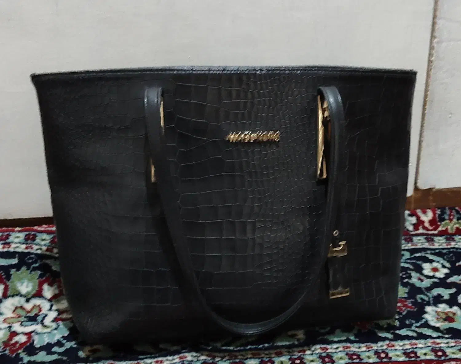 کیف|کیف، کفش، کمربند|نهاوند, |دیوار