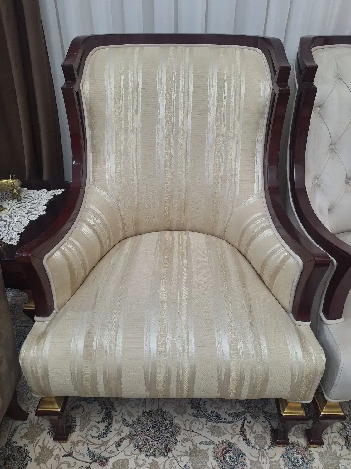 مبلمان ۷ نفره با میز جلو مبلی ۳ تایی|مبلمان خانگی و میز عسلی|قم, باجک یک|دیوار