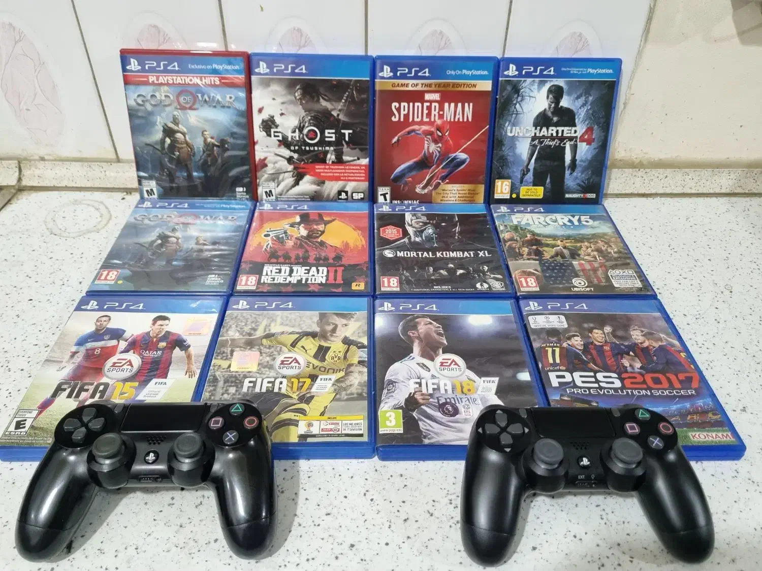 تعدادی دیسک بازی و دسته ps4|کنسول، بازی ویدئویی و آنلاین|تهران, خاک سفید|دیوار