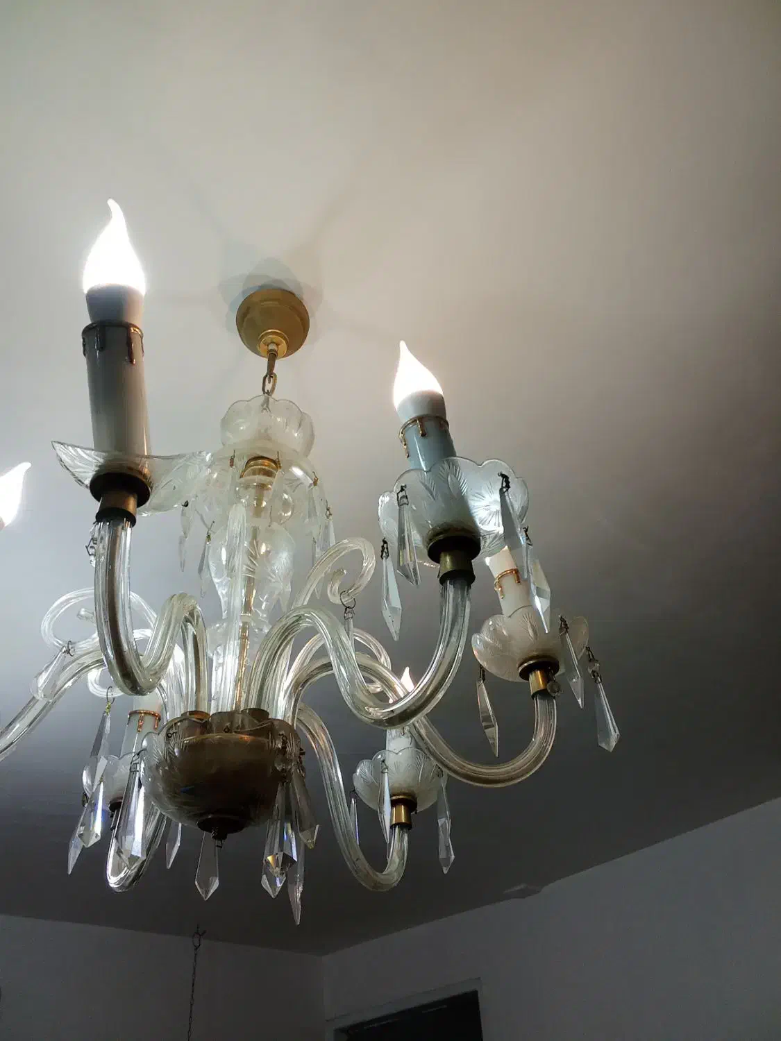 لوستر6لامپه سفید و طلایی|لوستر و چراغ آویز|اسلام‌‌آباد غرب, |دیوار