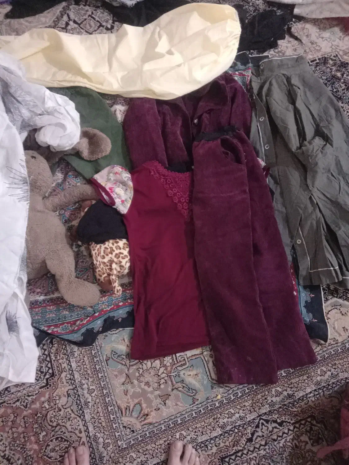 کلی لباس|لباس|مشهد, طبرسی شمالی|دیوار