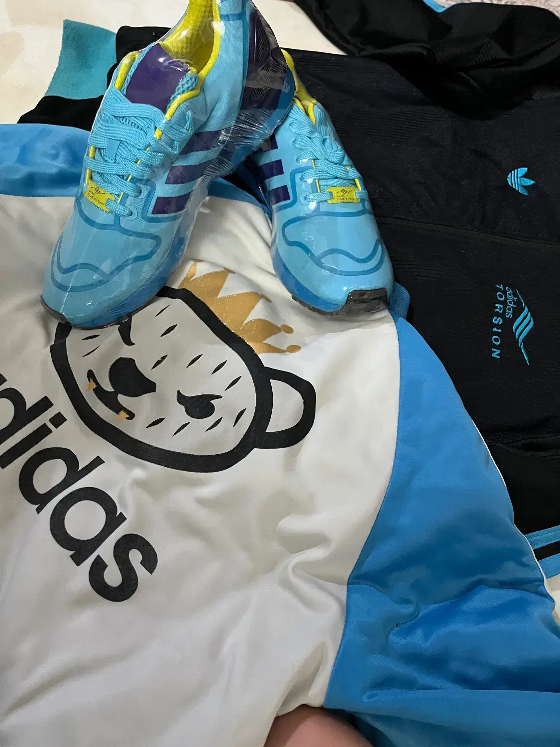 فولکس فیروزه ای سایز ۴۰ خاص سویشرت تورشن و خرسی|کیف، کفش، کمربند|کرج, کوی امامیه|دیوار