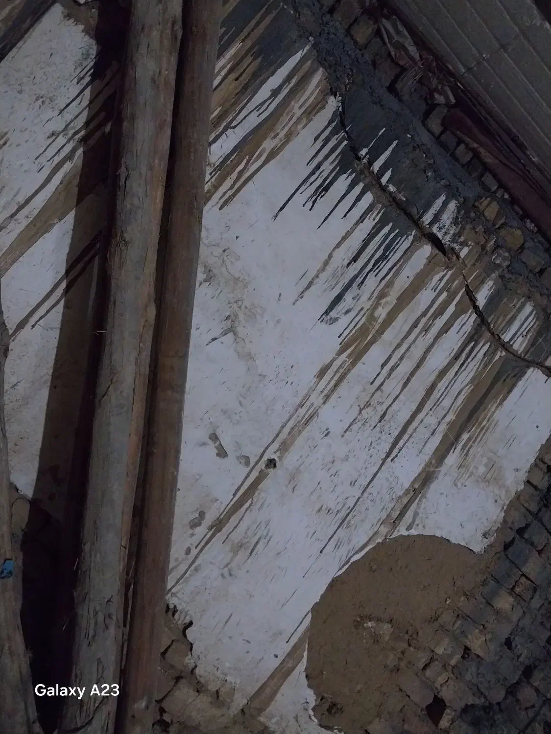 چند عدد تیر چوبی ویک عدد روشویی سالم|مصالح و تجهیزات ساختمان|اراک, |دیوار