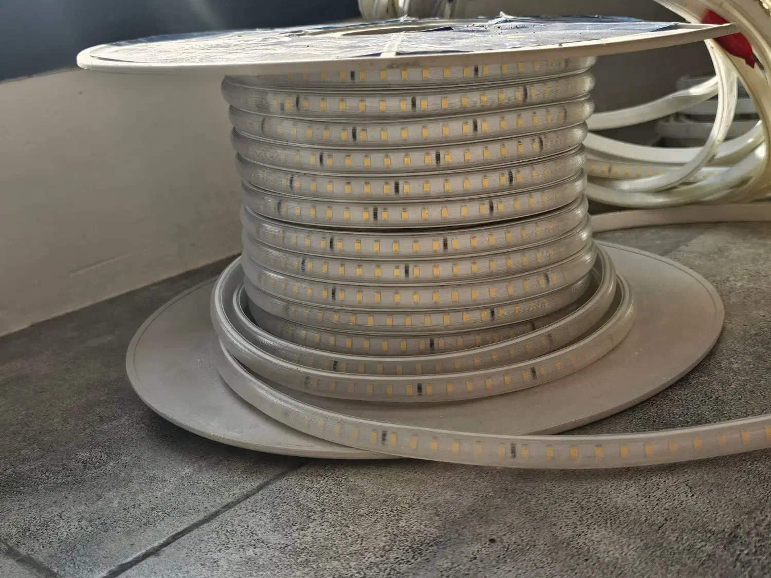 ریسه ال ای دی|ریسه و چراغ تزئینی|بومهن, |دیوار