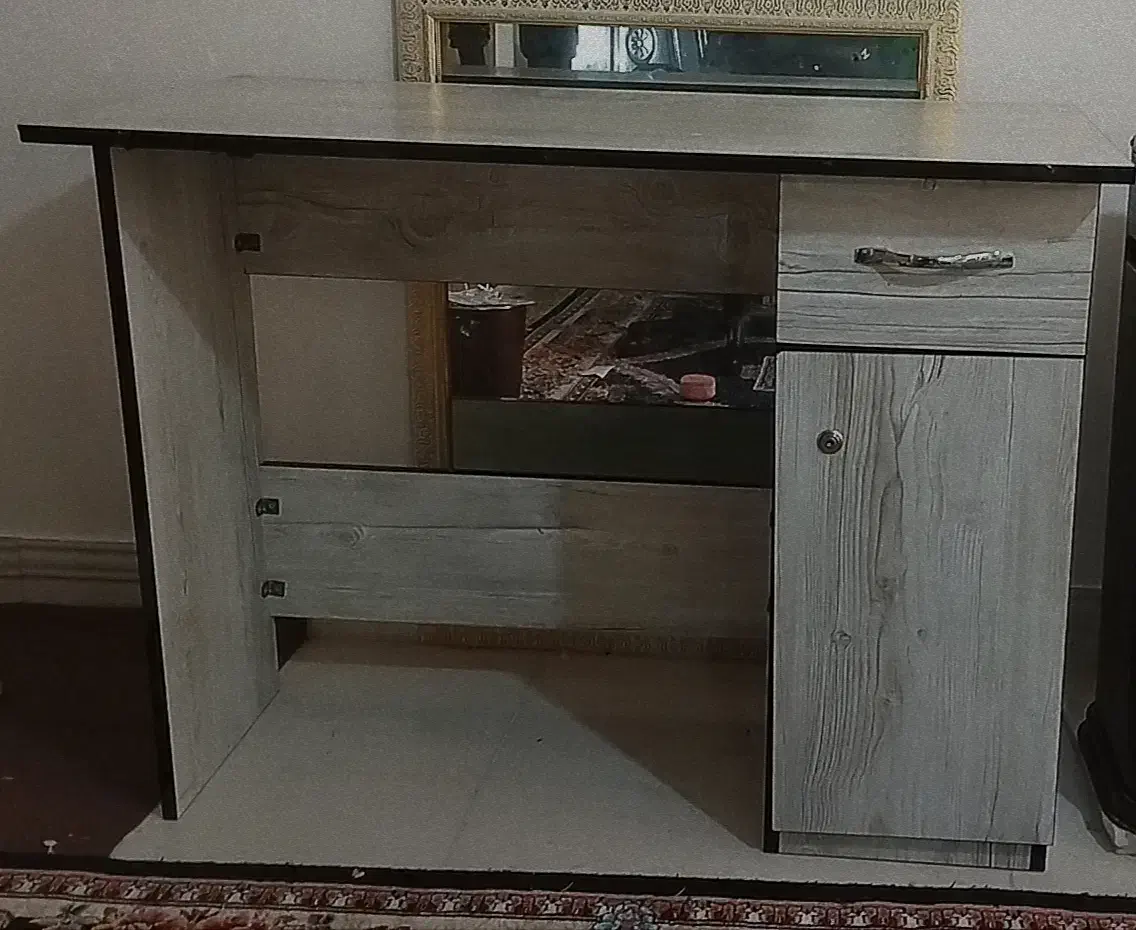 میز مطالعه|میز تحریر و کامپیوتر|قم, قلعه کامکار|دیوار