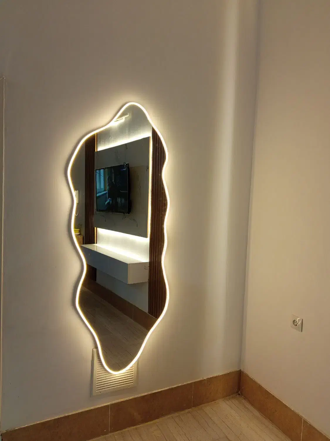 انواع آینه نئون و بک لایت|مبلمان خانگی و میز عسلی|بندرعباس, |دیوار