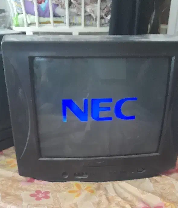 دوعدد تلویزیون ۲۱ و۲۳ اینچ با برند نیک و سنام|تلویزیون و پروژکتور|هشتگرد, هشتگرد قدیم|دیوار