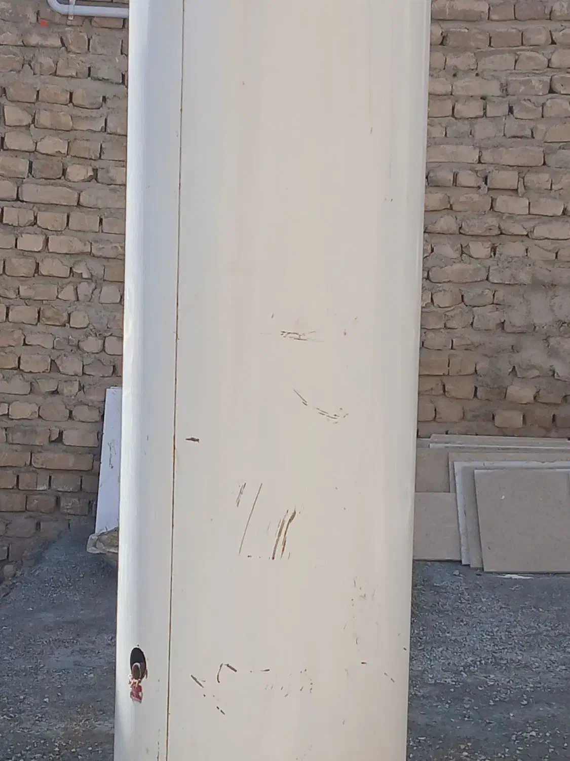 یک آبگرمکن ایستاده|آبگرمکن، پکیج، شوفاژ|قوچان, |دیوار