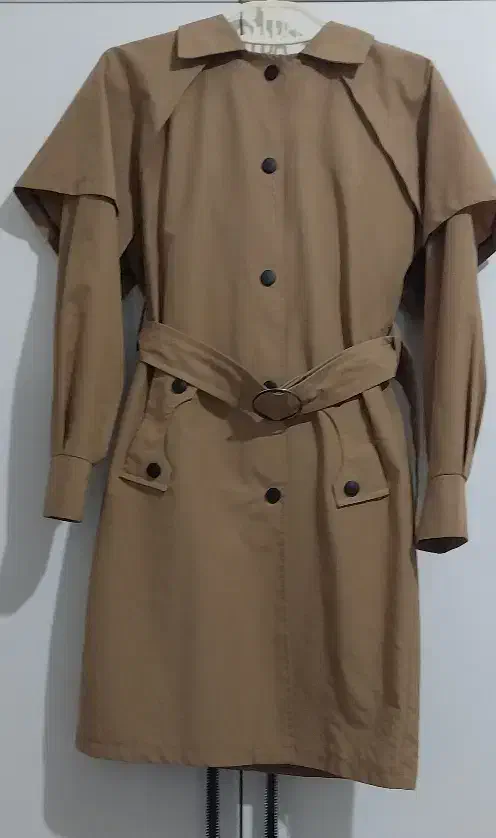 مانتو قهوه ای|لباس|اقبالیه, |دیوار