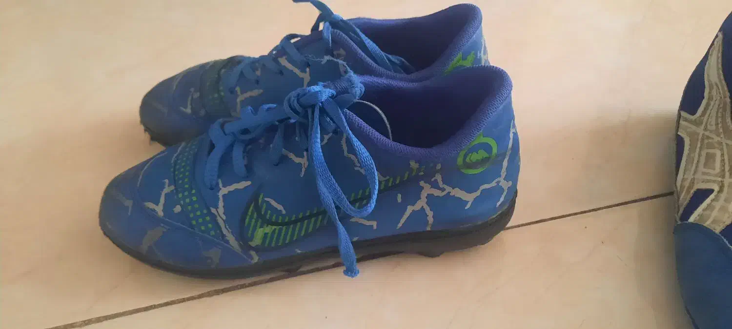 کفش فوتبال|کیف، کفش، کمربند|شیراز, کاراندیش|دیوار