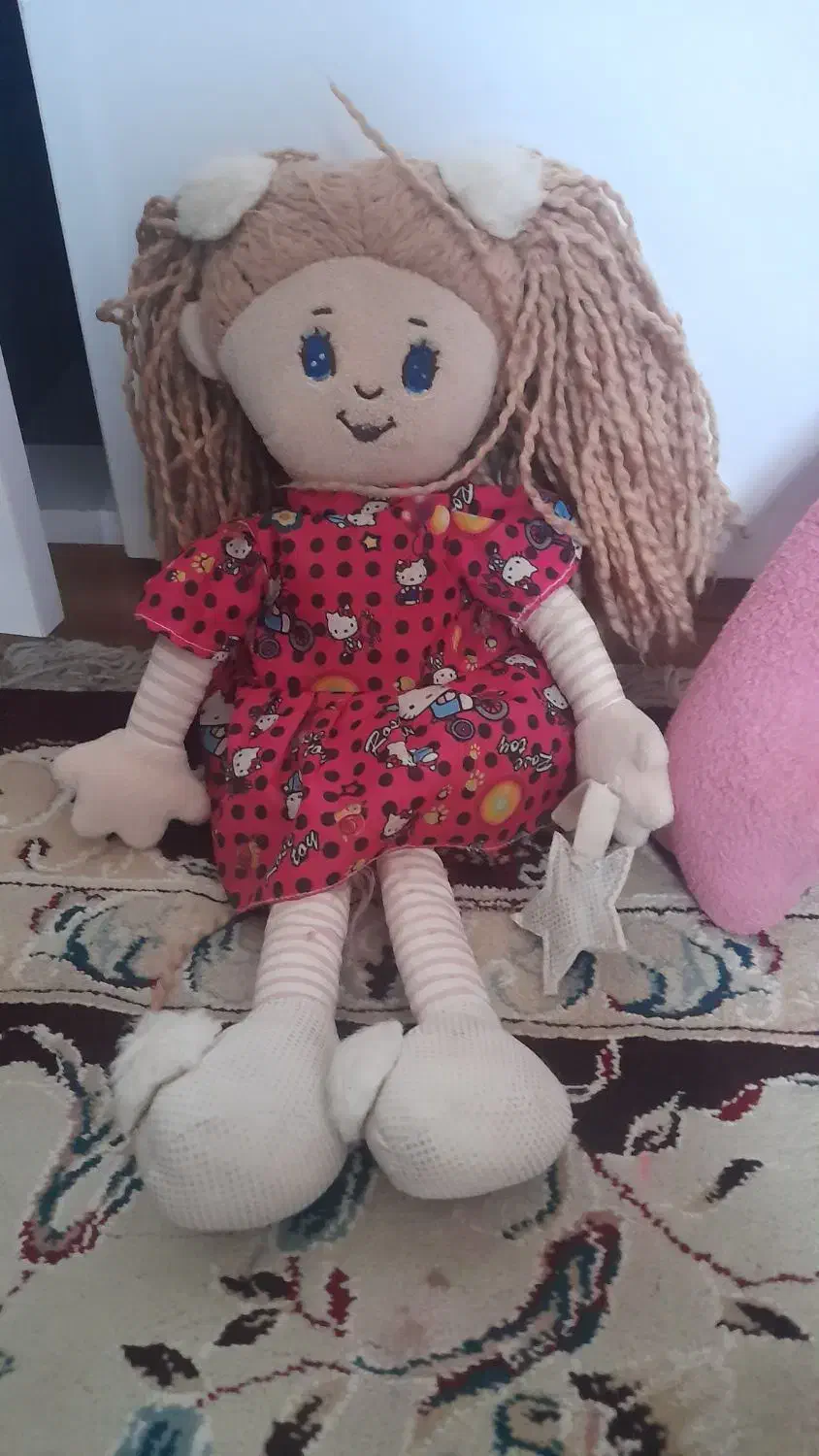 عروسک|اسباببازی بچه|درمیان, |دیوار