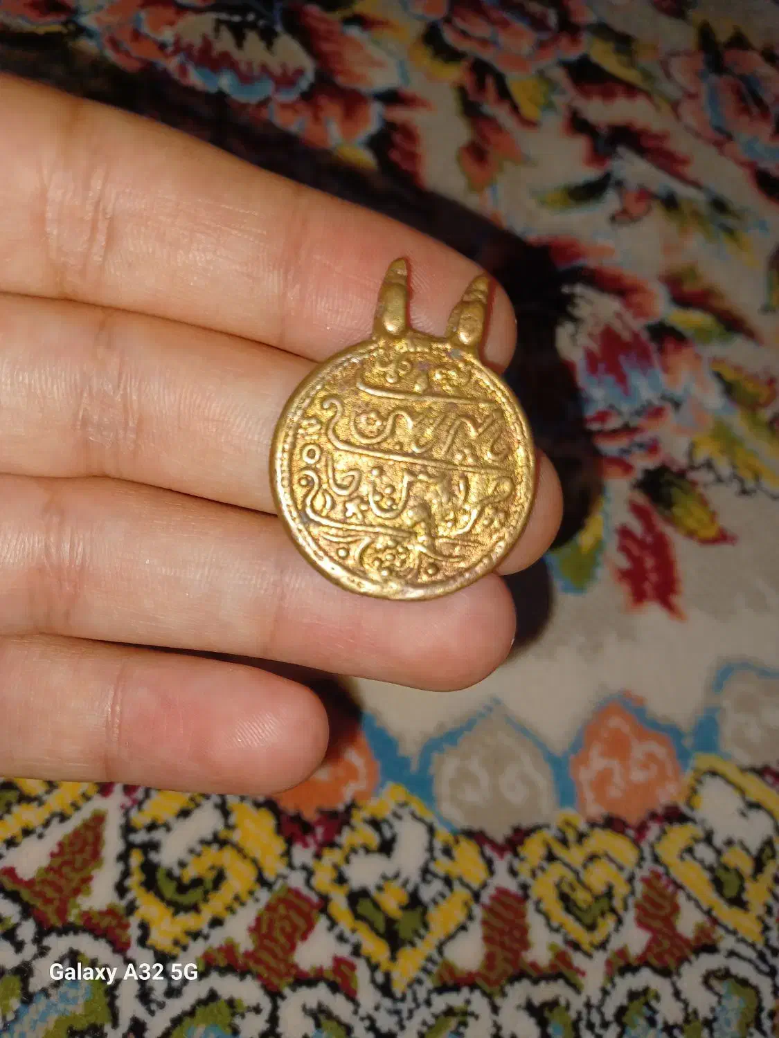 سکه گردنی عتیقه|کلکسیون اشیاء عتیقه|زابل, |دیوار