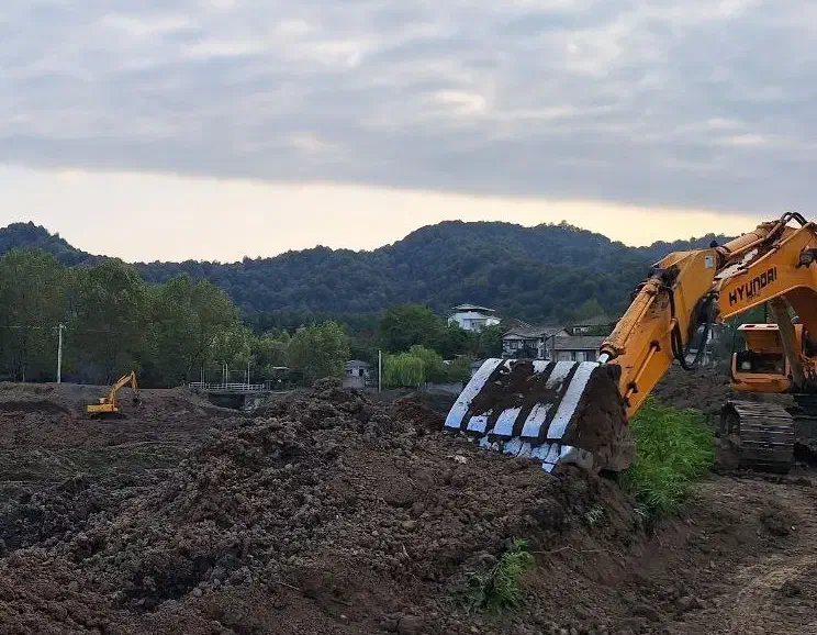 فروش خاک آبرفتی مرغوب (ماسه رودخانه ای)|خدمات باغبانی و درختکاری|آستارا, |دیوار