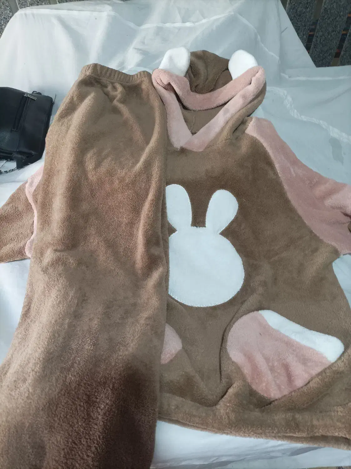 لباس ست خرگوشی|لباس|خوی, |دیوار