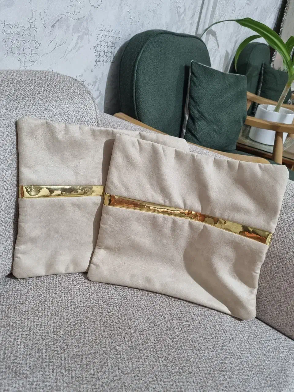 کوسن|مبلمان خانگی و میز عسلی|نیشابور, گنبد سبز|دیوار