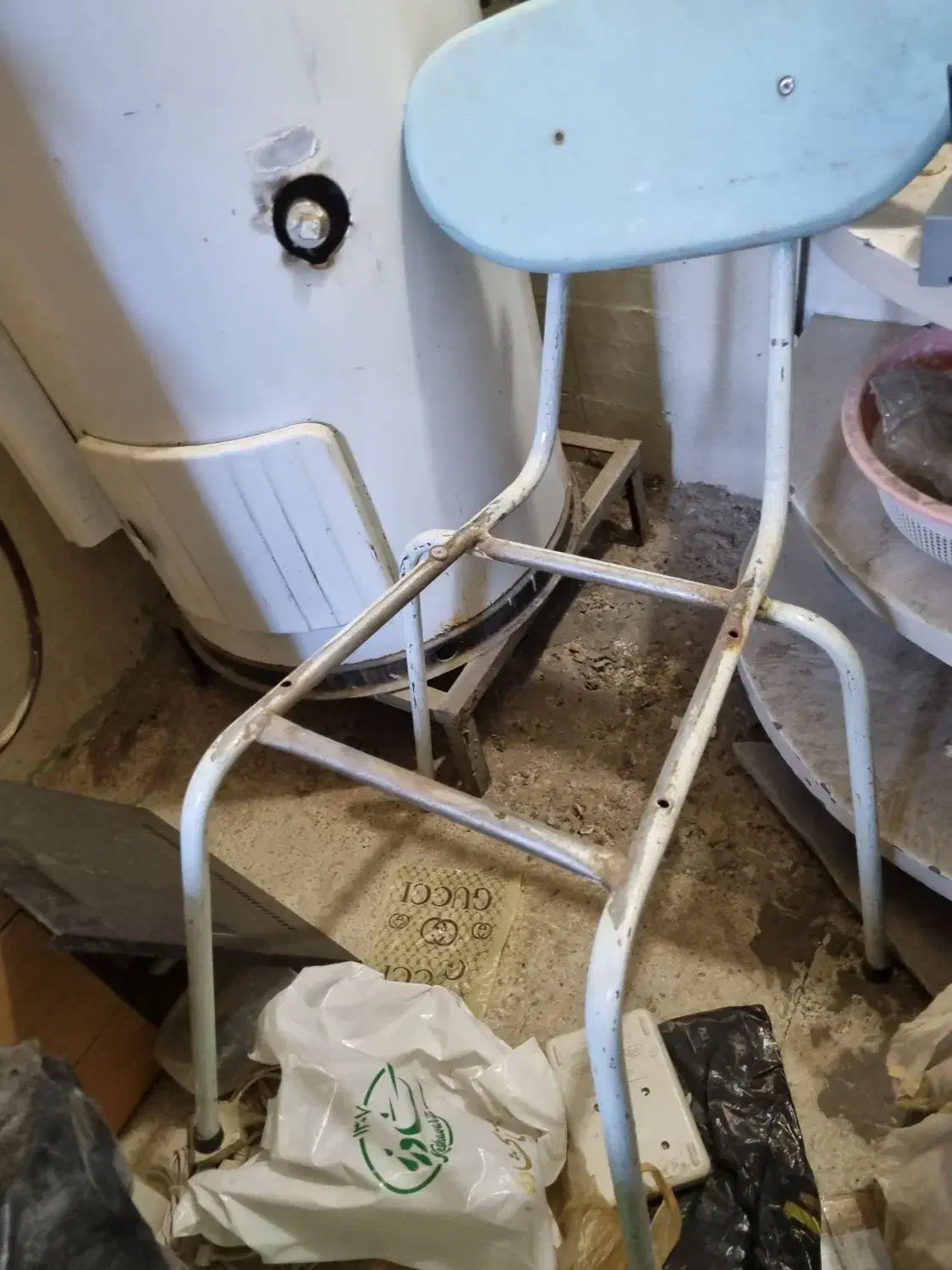 صندلی|صندلی و نیمکت|قم, لسانی|دیوار