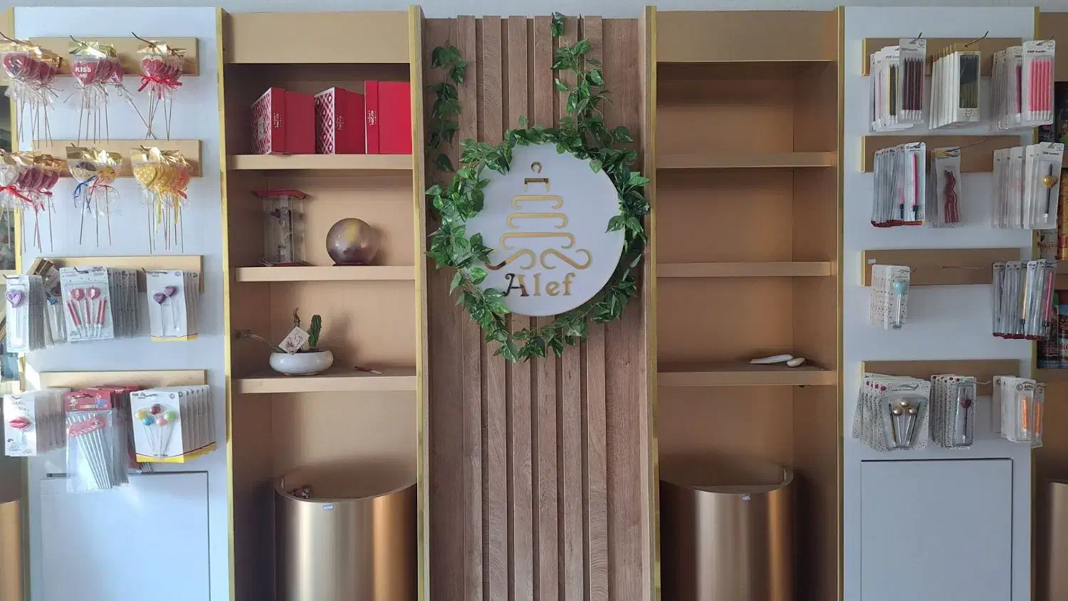 استند و قفسه|فروشگاه و مغازه|شفت, |دیوار