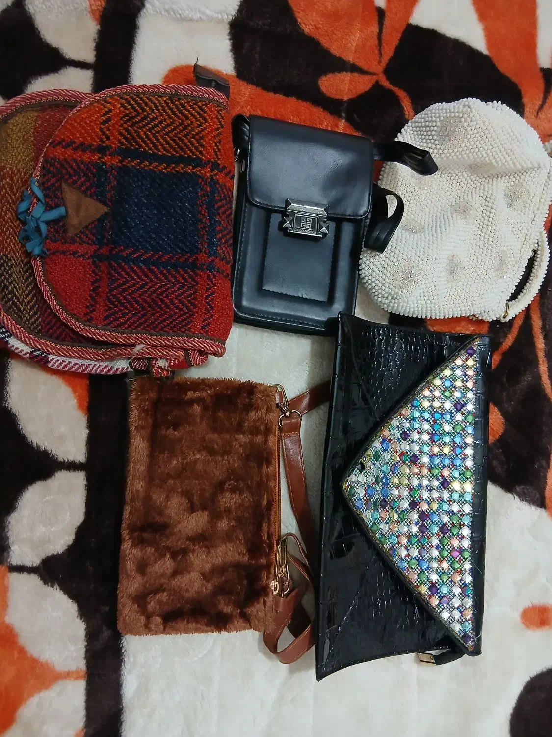 تعدادی کیف و کفش نو و در حد نو|کیف، کفش، کمربند|شیراز, لاله|دیوار