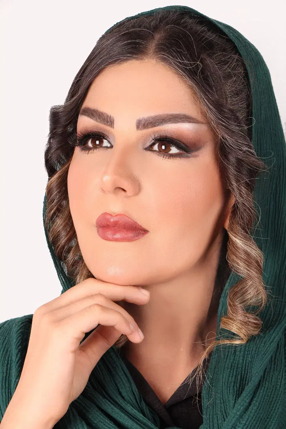 خدمات میکاپ|خدمات آرایشگری و زیبایی|شیراز, پودنک|دیوار