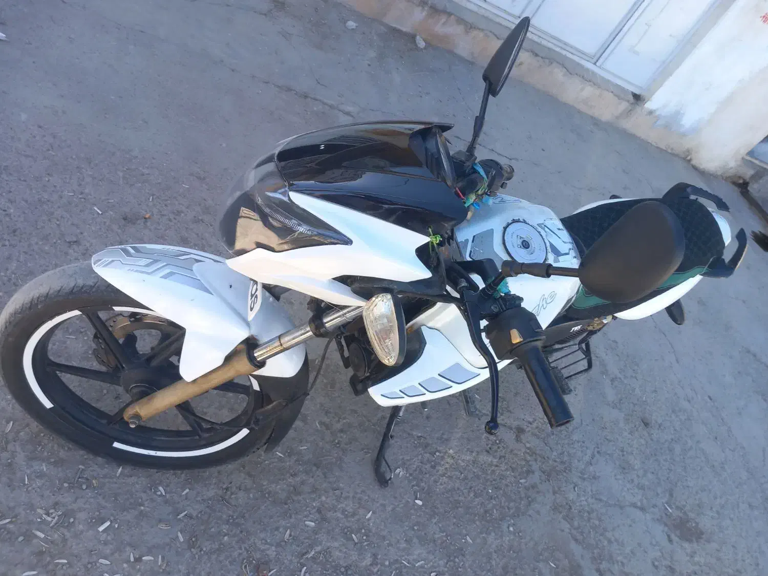 اپاچی|موتورسیکلت|هلیلان, |دیوار