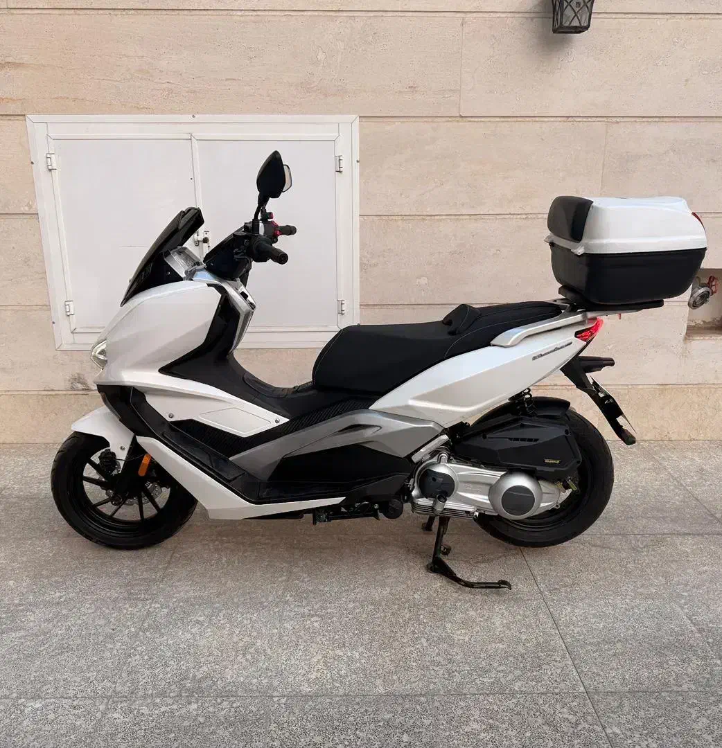 موتور کی وی ویسته 249 مدل1402 کم کارکرد|موتورسیکلت|تهران, وردآورد|دیوار