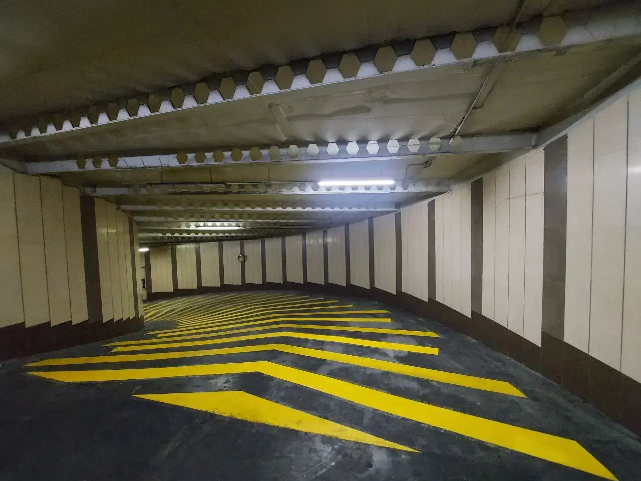 نقاشی و خط کشی ساختمان و معابر|خدمات پیشه و مهارت|شیراز, وصال|دیوار