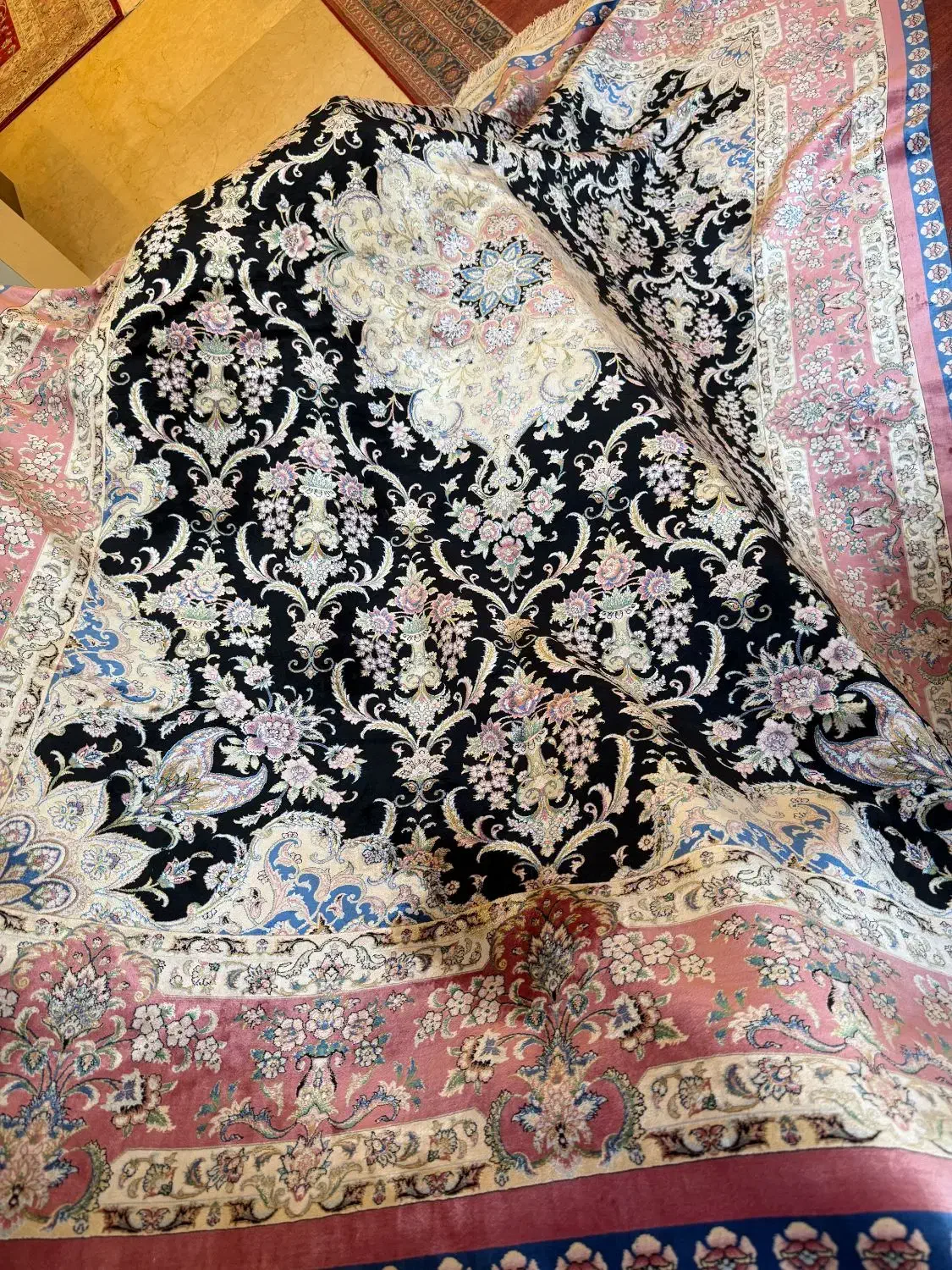 دو عدد فرش دستباف گونه ابریشم ماشینی|فرش|تهران, تهرانپارس جنوبی|دیوار