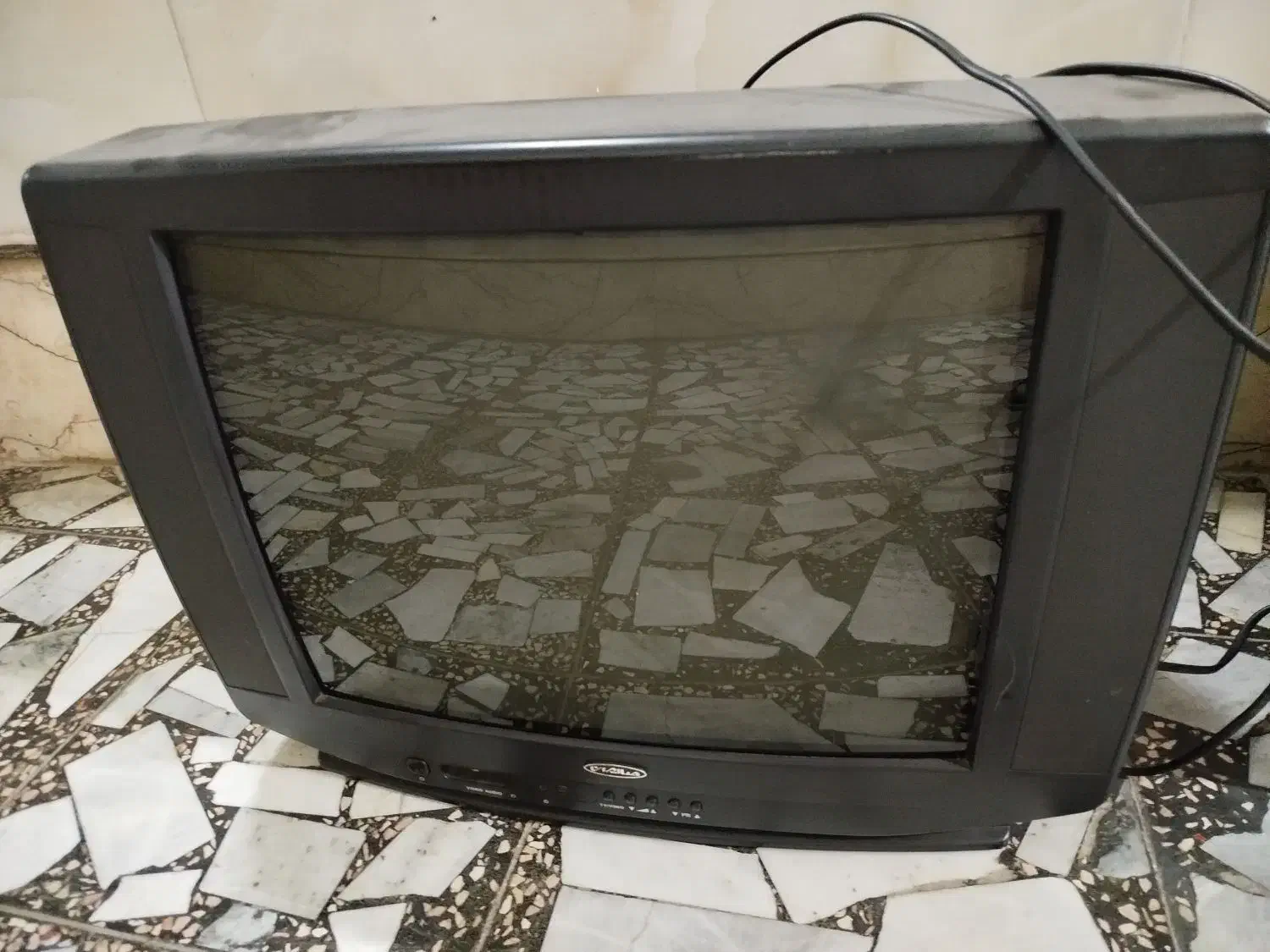 تلویزیون قدیمی کاملا سالم.با خریدار واقعی راه میام|تلویزیون و پروژکتور|فومن, |دیوار
