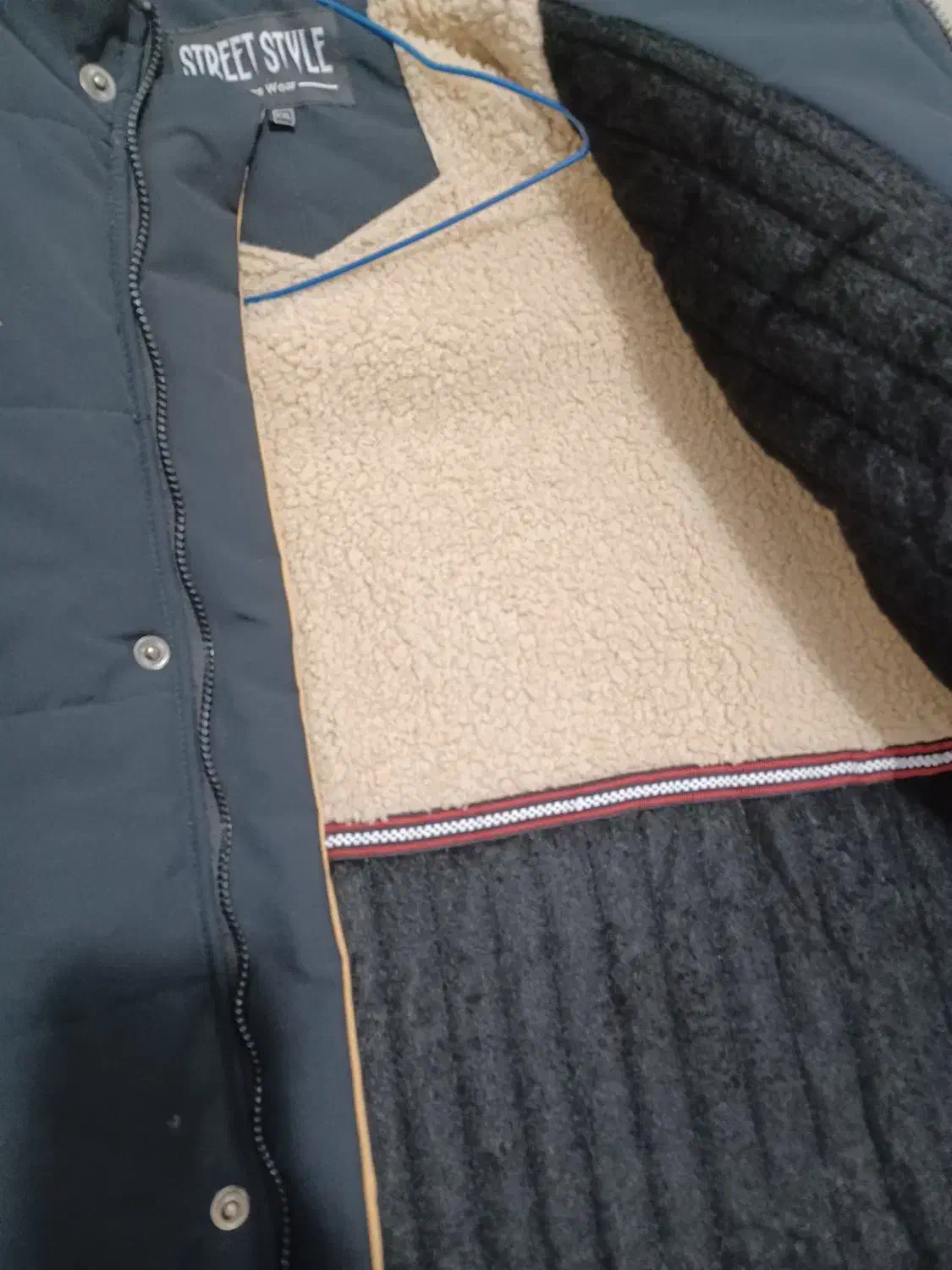 کاپشن برزنتی|لباس|فردوس (خراسان), |دیوار