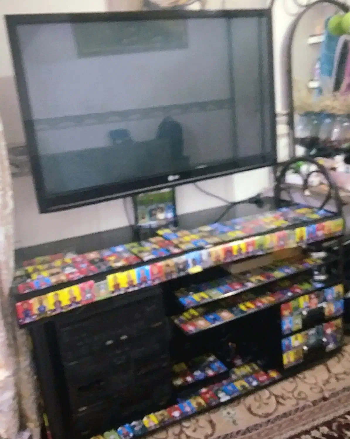 تلویزیون ال سی دی به همراه میزش|تلویزیون و پروژکتور|خرمشهر, |دیوار