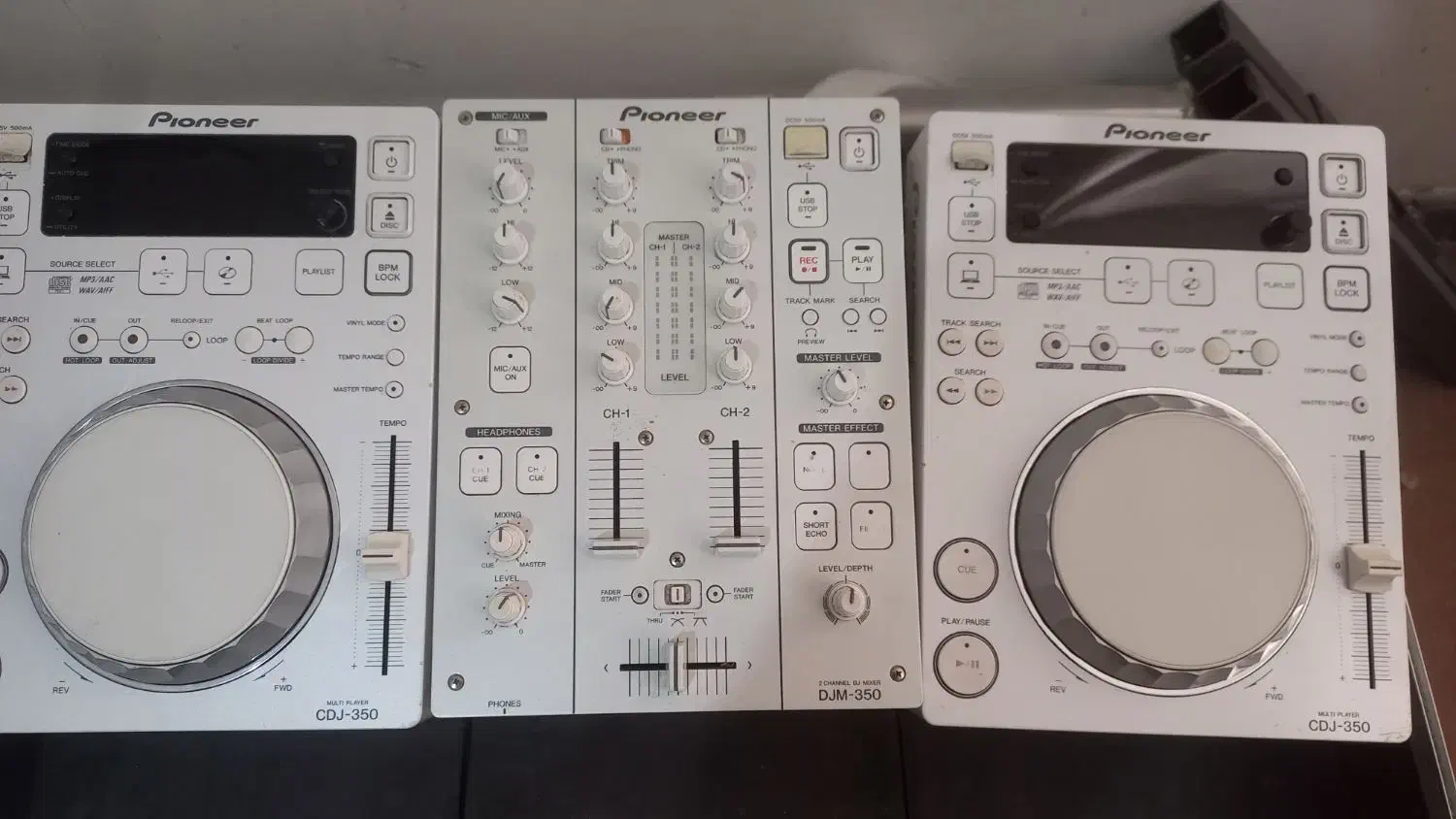 دیجی|آلات موسیقی|چترود, |دیوار