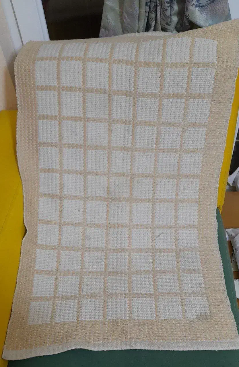 ۲ پادری و ۲ رومیزی و کتیبه پرده|پادری|کیش, |دیوار