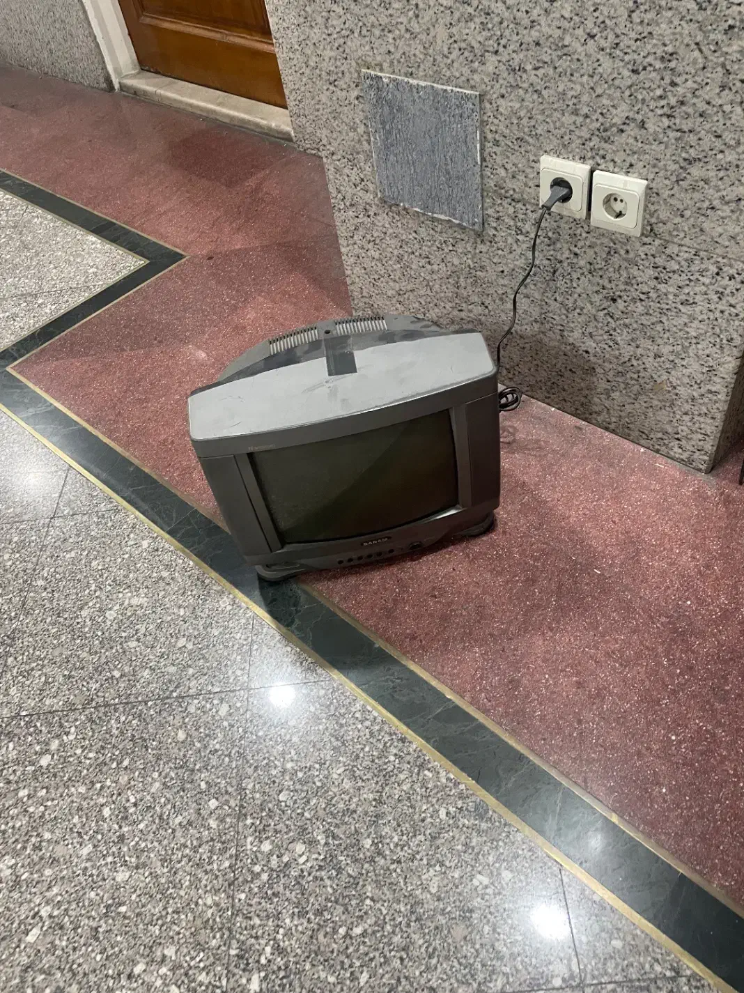 ۱۴ اینچ و کیبرد|قطعات و لوازم جانبی رایانه|تهران, شهرک گلها|دیوار