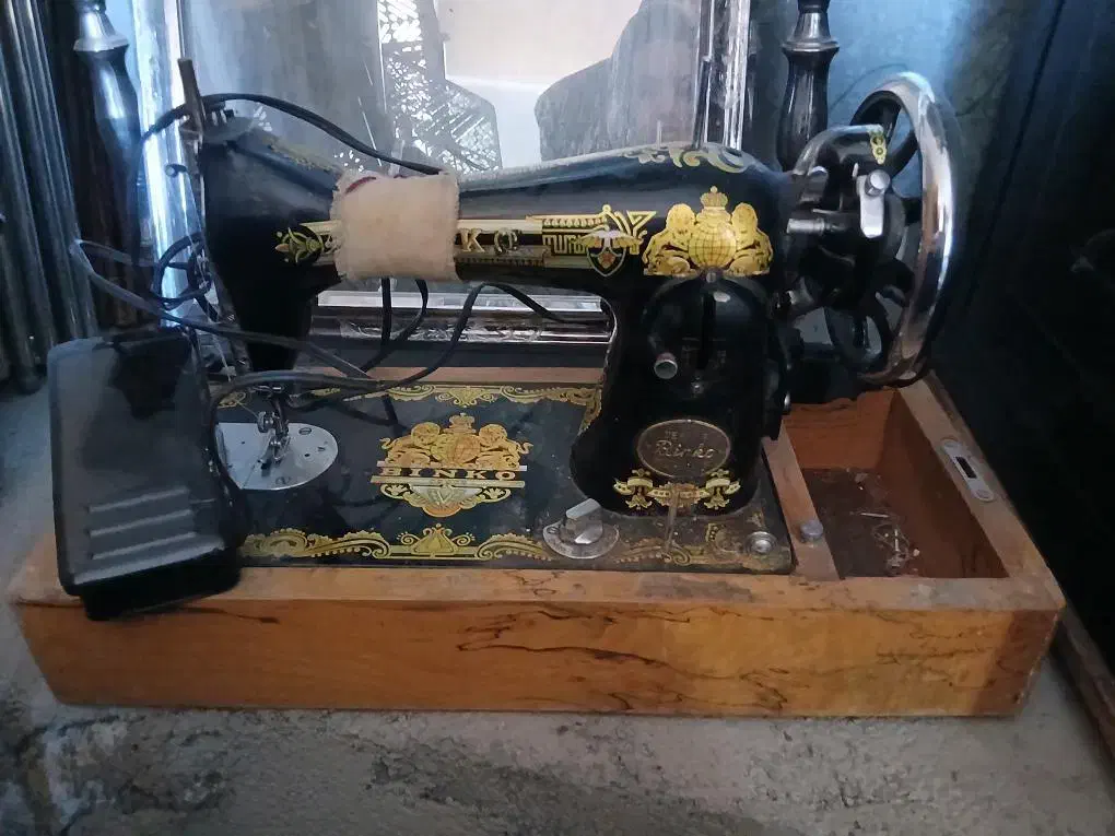 چرخ خیاطی|چرخ خیاطی و ریسندگی|قم, قلعه کامکار|دیوار