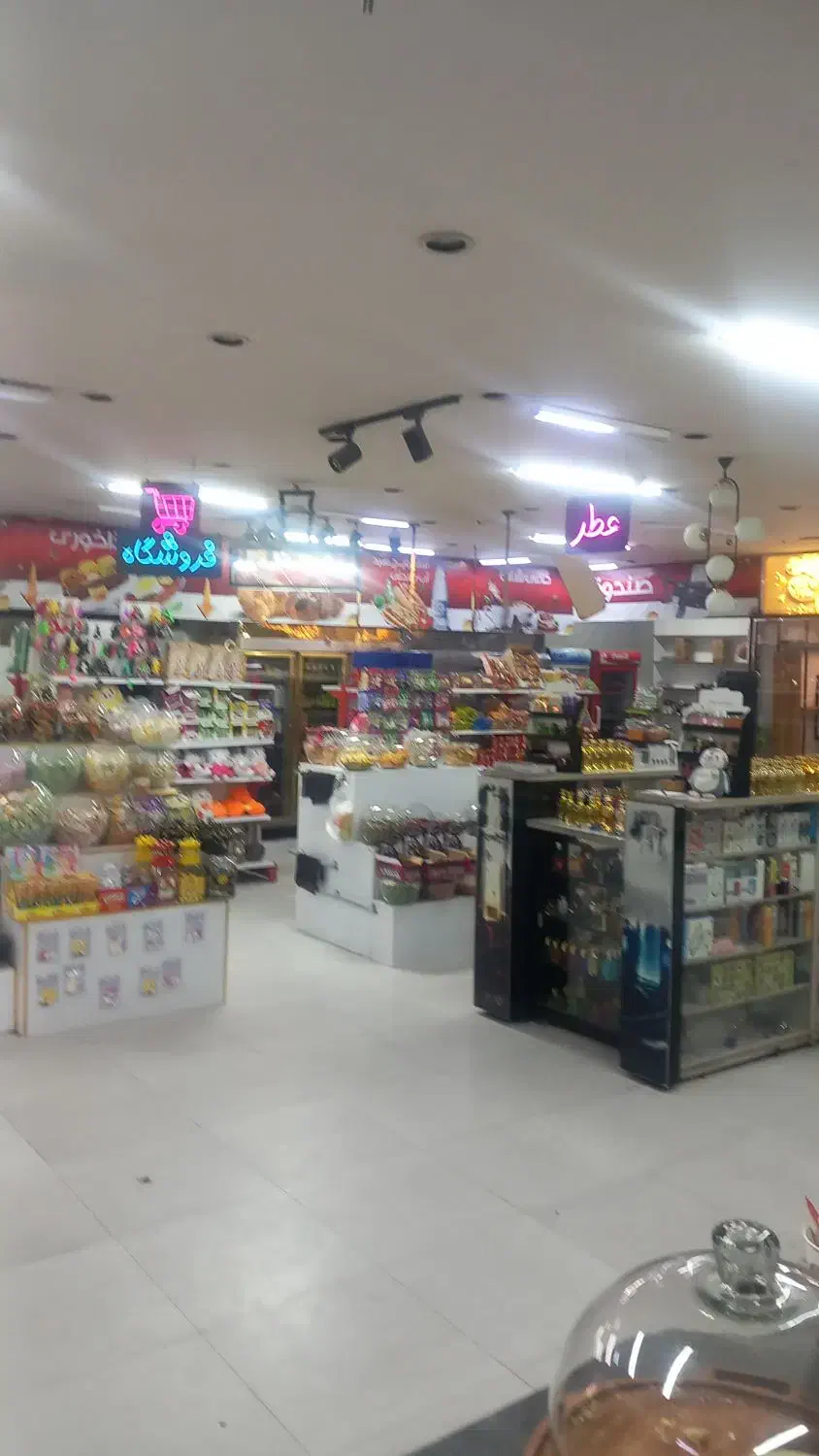 فروشندگی خانم جهت غرفه|استخدام بازاریابی و فروش|قم, تولید دارو و یخچال|دیوار